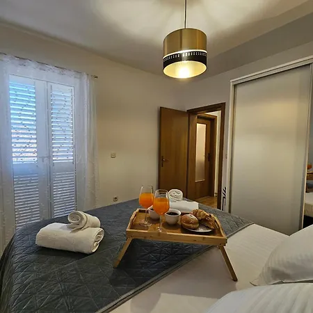 Apartment Marevic *
